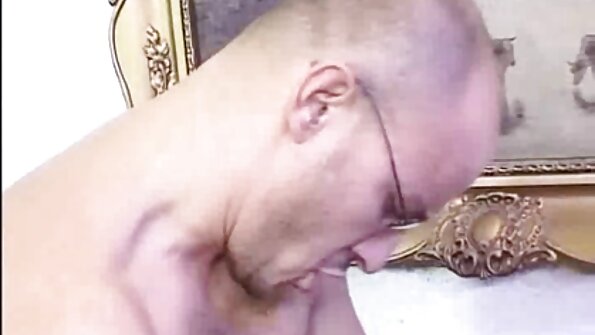 Taylor Lain mastürbasyon və squirting videosu çəkir